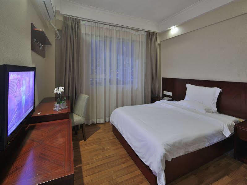 Paco Hotel Guangzhou Jiangtai Road Metro Branch מראה חיצוני תמונה