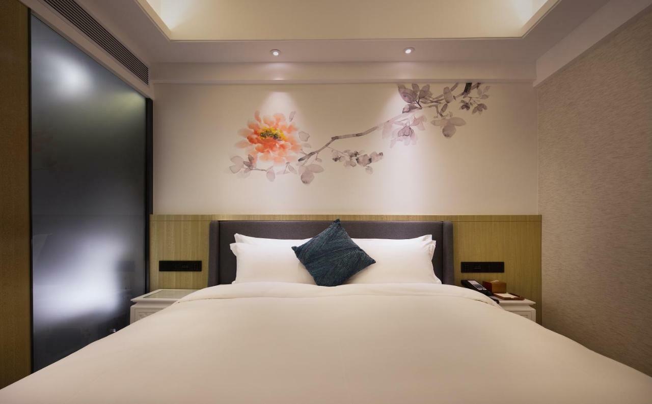 Paco Hotel Guangzhou Jiangtai Road Metro Branch מראה חיצוני תמונה