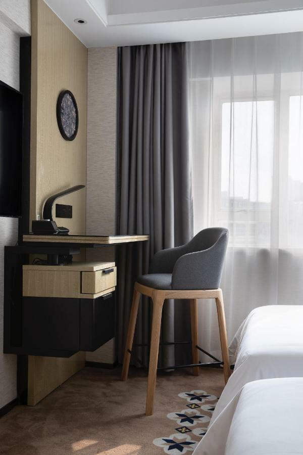 Paco Hotel Guangzhou Jiangtai Road Metro Branch מראה חיצוני תמונה